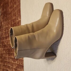 MIA boots: Square Toe: 3 1/2 inch heel: Size 9